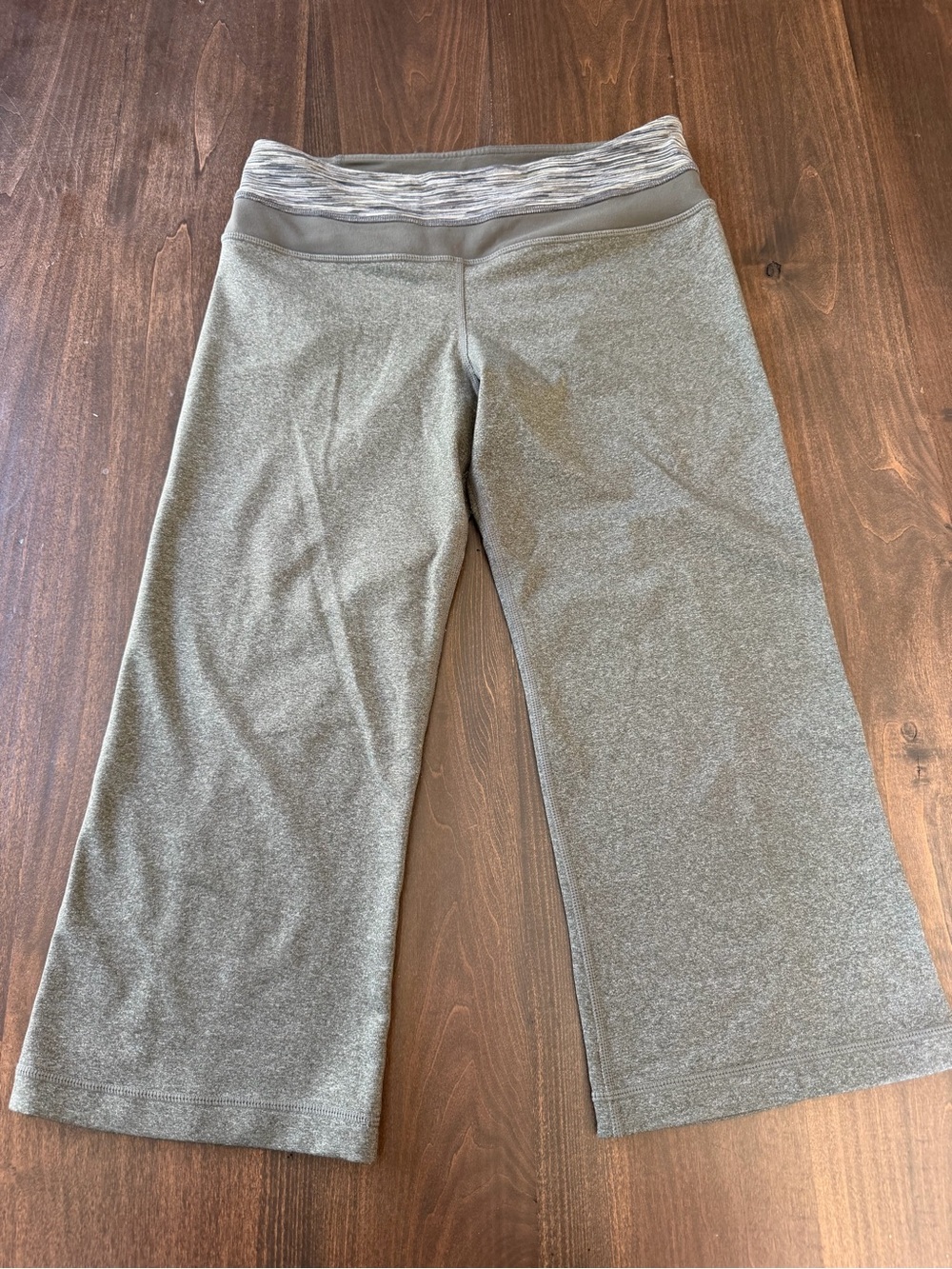 lululemon athletica Gray Pull-On Capri Pants